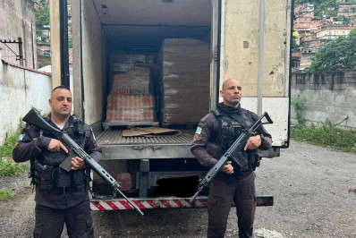 Polícia Militar recupera caminhão roubado no Complexo do Lins