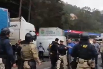 PRF libera estrada em Teresópolis