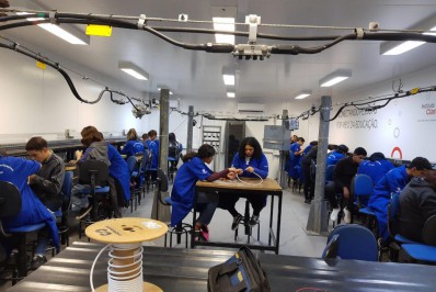 Laboratório de redes de escola pública capacita futuros técnicos em Telecomunicações