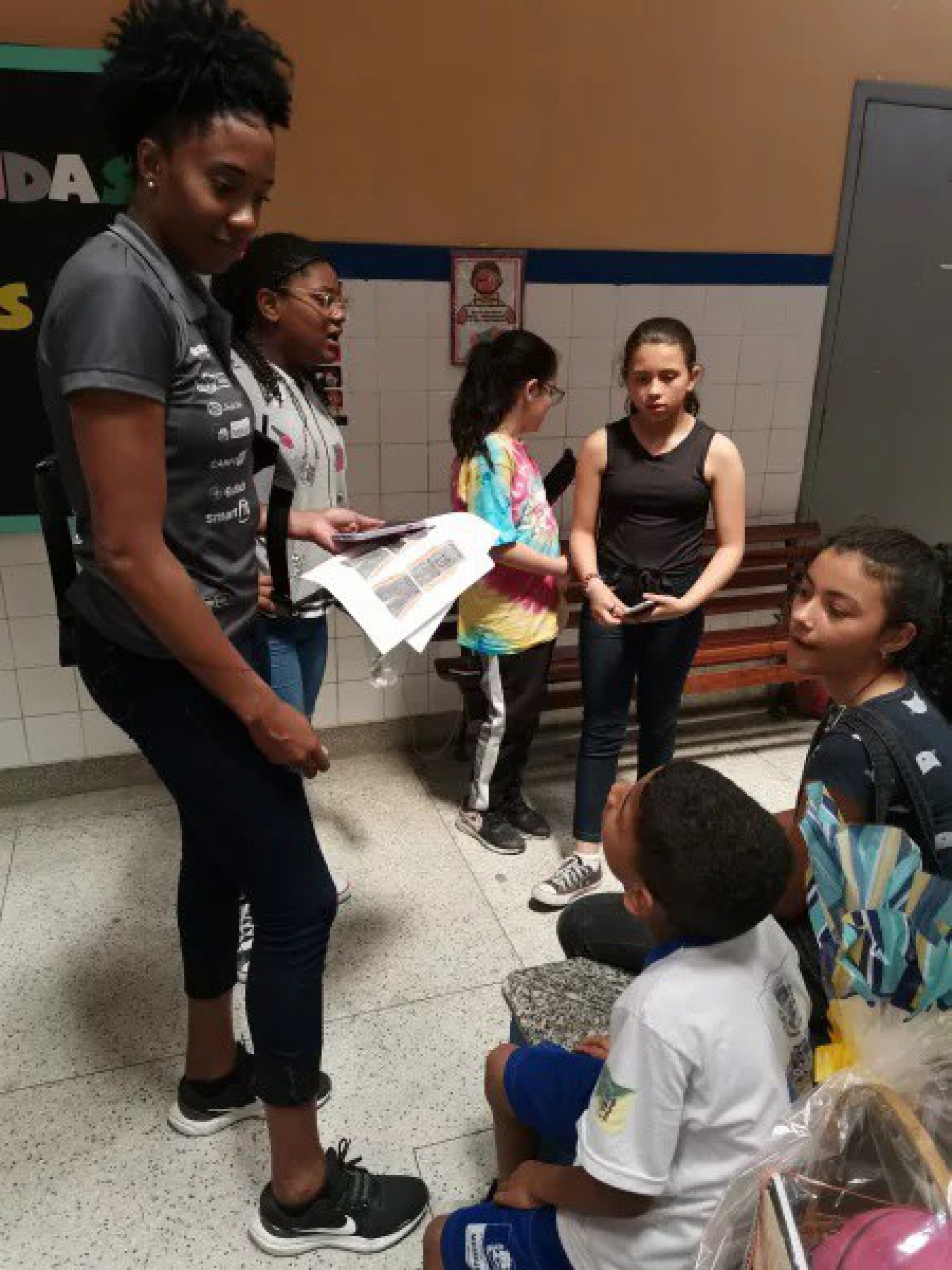 Atleta Thayn&aacute; e alunos da rede municipal  - Divulga&ccedil;&atilde;o/ PMM