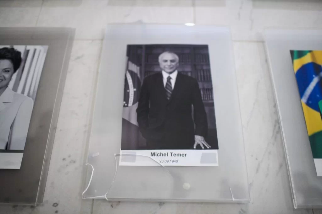 Quadro de Michel Temer despenca de galeria no Planalto - Reprodução