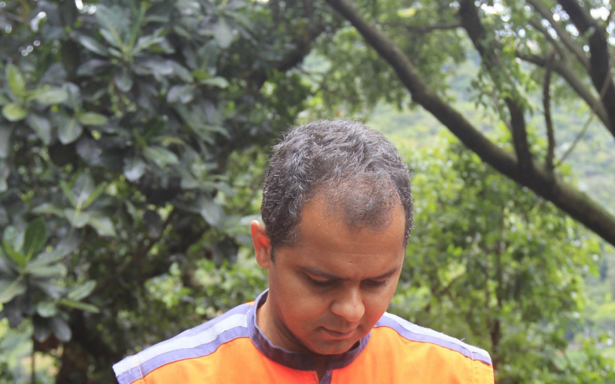 Uma mulher morreu após o desabamento de uma casa na Rua Paula Ramos na manhã desta sexta-feira (4), no Rio Comprido, Zona Norte do Rio. A vítima, identificada como Maria Soares, de 60 anos, vivia sozinha na habitação, que, segundo vizinhos, tinha problemas na estrutura e infiltrações. Na foto, Rodrigo Gonçalves, subsecretáro da defesa civil. - Reginaldo Pimenta / Agencia O Dia