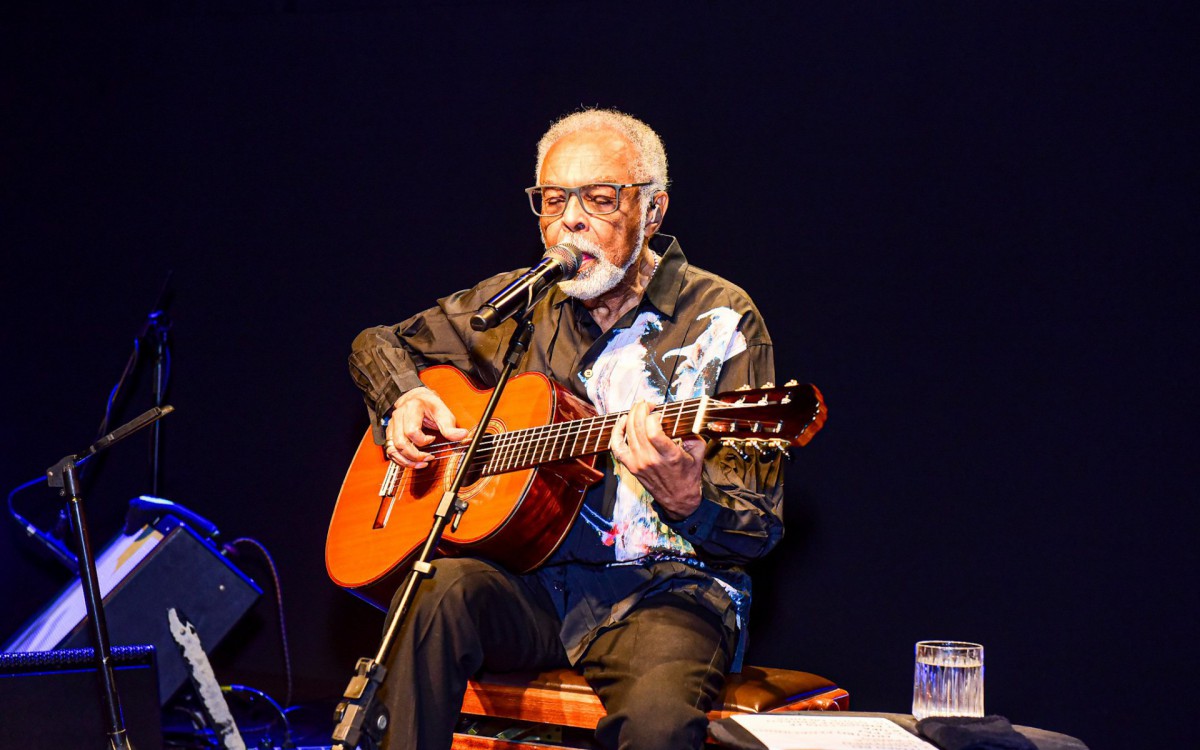 Gilberto Gil faz show em evento beneficente 