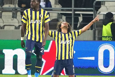 Ex-Flamengo celebra primeiro gol na Europa: 'No caminho certo'