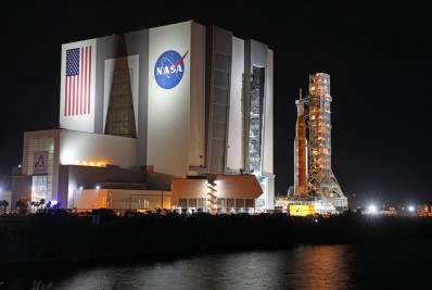 Foguete SLS da Nasa retorna à plataforma de lançamento