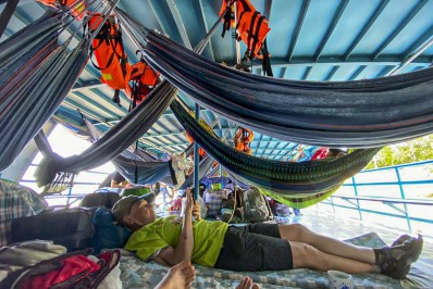 Governo e indígenas fecham acordo para libertar turistas na Amazônia peruana após vazamento de petróleo