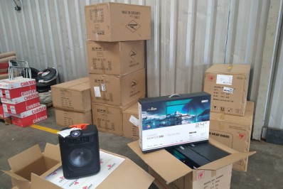 Receita Federal apreende R$ 500 mil em mercadorias em duas transportadoras na Zona Norte