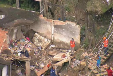 Mulher morre em desabamento de casa no Rio Comprido