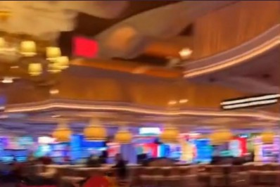 Fórmula 1 em Las Vegas: durante gravação, carro da RBR passa dentro de cassino