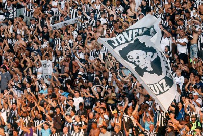 Árbitro relata lasers vindos da torcida do Botafogo contra goleiro do Cuiabá