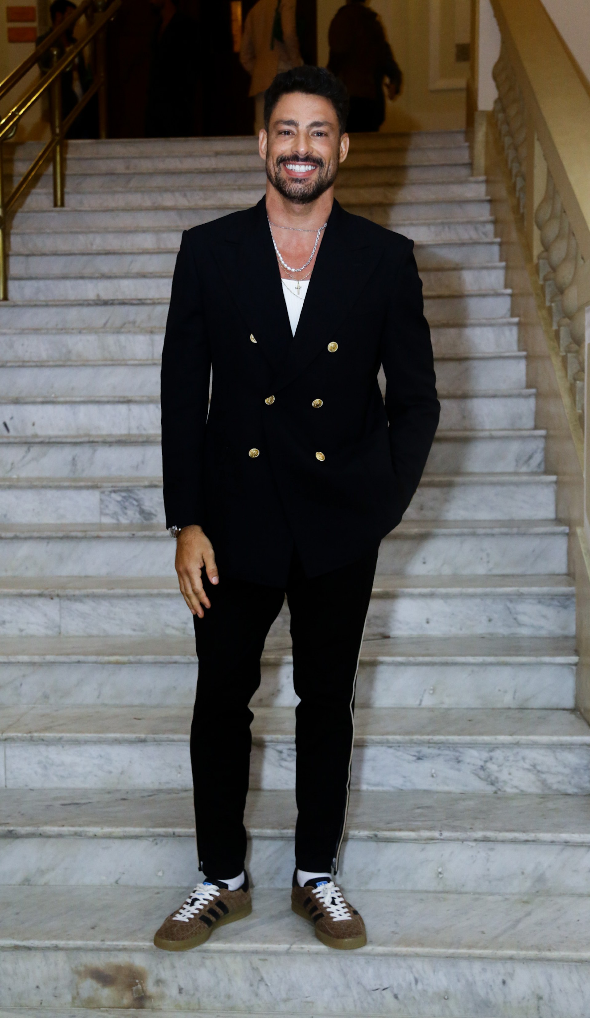 Cauã Reymond  - Fabrício Pioyani e Vitor Pereira/ Agnews