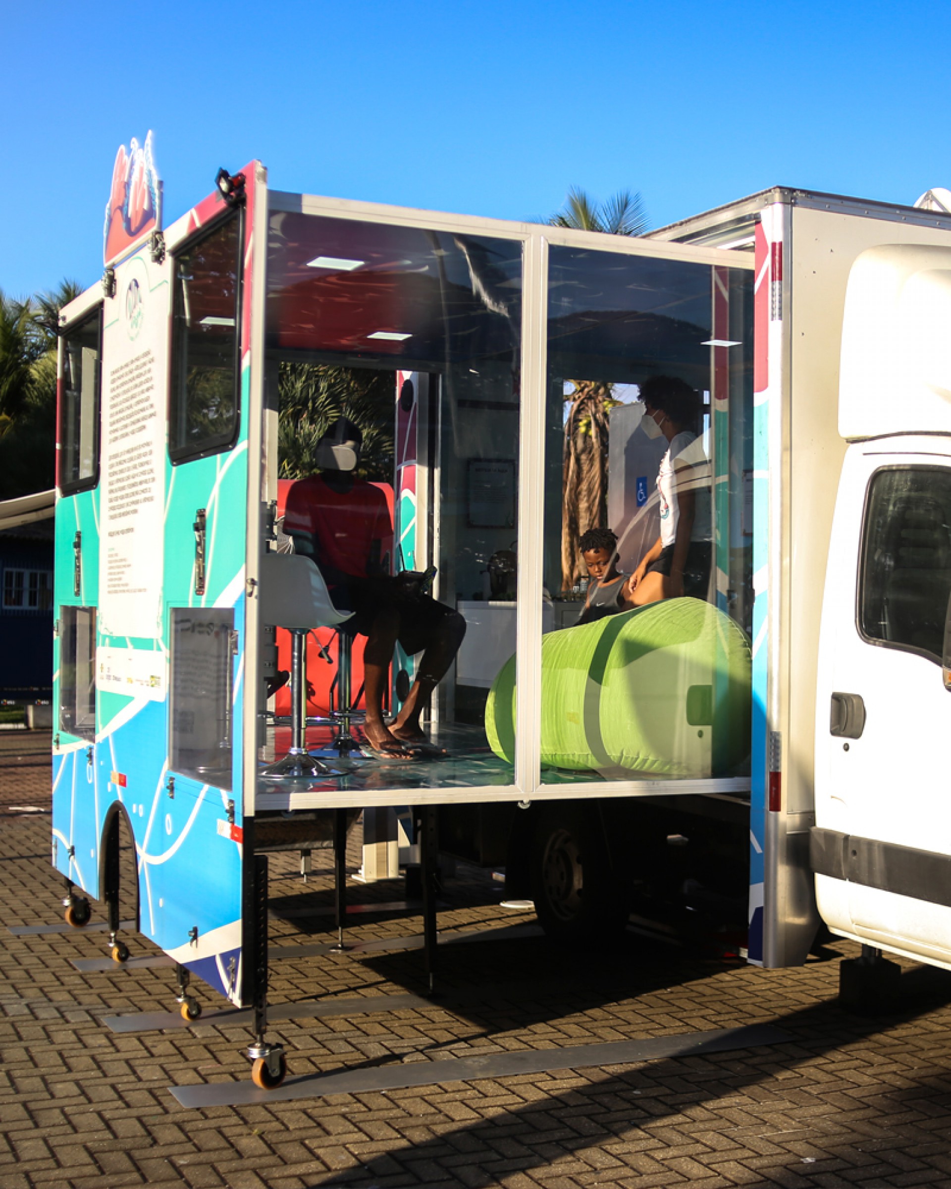 Exposi&ccedil;&atilde;o itinerante "Olho D&rsquo;&Aacute;gua &ndash; Artes L&iacute;quidas e &Aacute;guas Visuais" estar&aacute; aberta ao p&uacute;blico, neste final de semana, nos dias 5 e 6 de novembro. A exibi&ccedil;&atilde;o acontece na Pra&ccedil;a Matriz, localizada no centro de S&atilde;o Jo&atilde;o de Meriti, na Regi&atilde;o Metropolitana