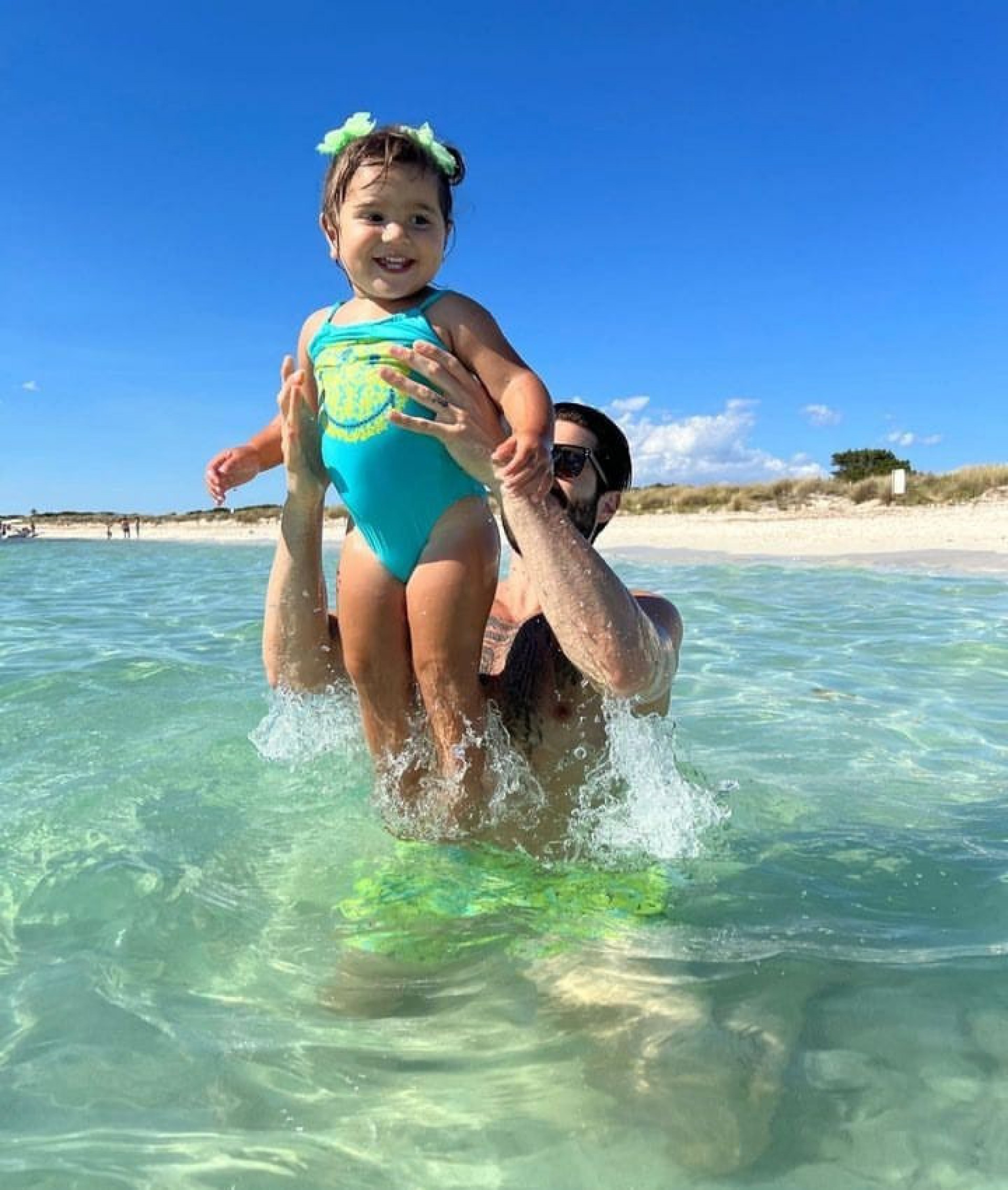 Raika, filha de Alok e Romana Novais, recebeu alta hospitalar  - Reprodução/Instagram 