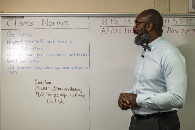 Professores aumentam carga horária para lidar com a inflação nos EUA