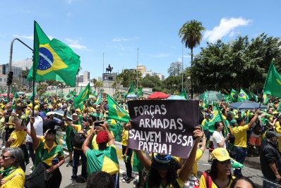 Manifestação bolsonarista conta com banheiros químicos e distribuição de comida em frente a quartéis