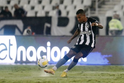 Em alta no Botafogo, Tchê Tchê reencontra o Atlético-MG