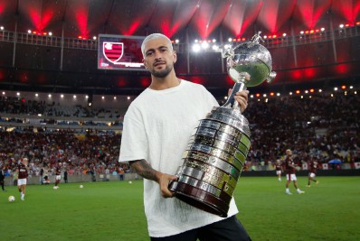 Arrascaeta só deverá voltar a jogar pelo Flamengo na próxima temporada