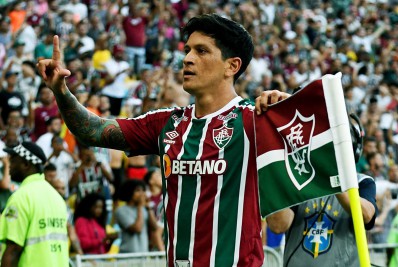 Em um ano de Fluminense, Cano pode superar marca de gols pelo Vasco