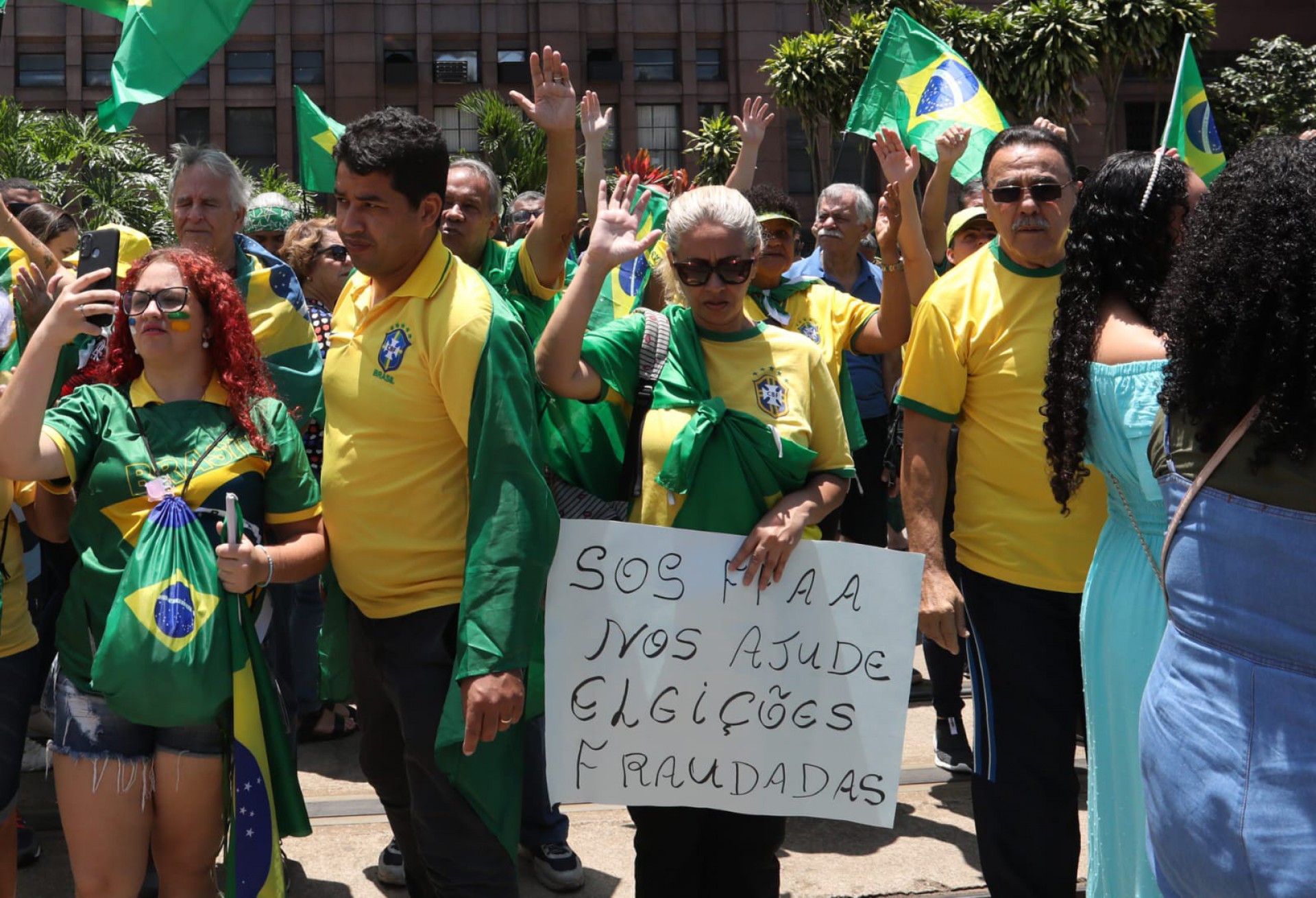 Bolsonaristas estiveram novamente no Centro do Rio para pedir intervenção federal das Forças Armadas, após derrota de Jair Bolsonaro (PL) - Pedro Ivo/Agência O DIA