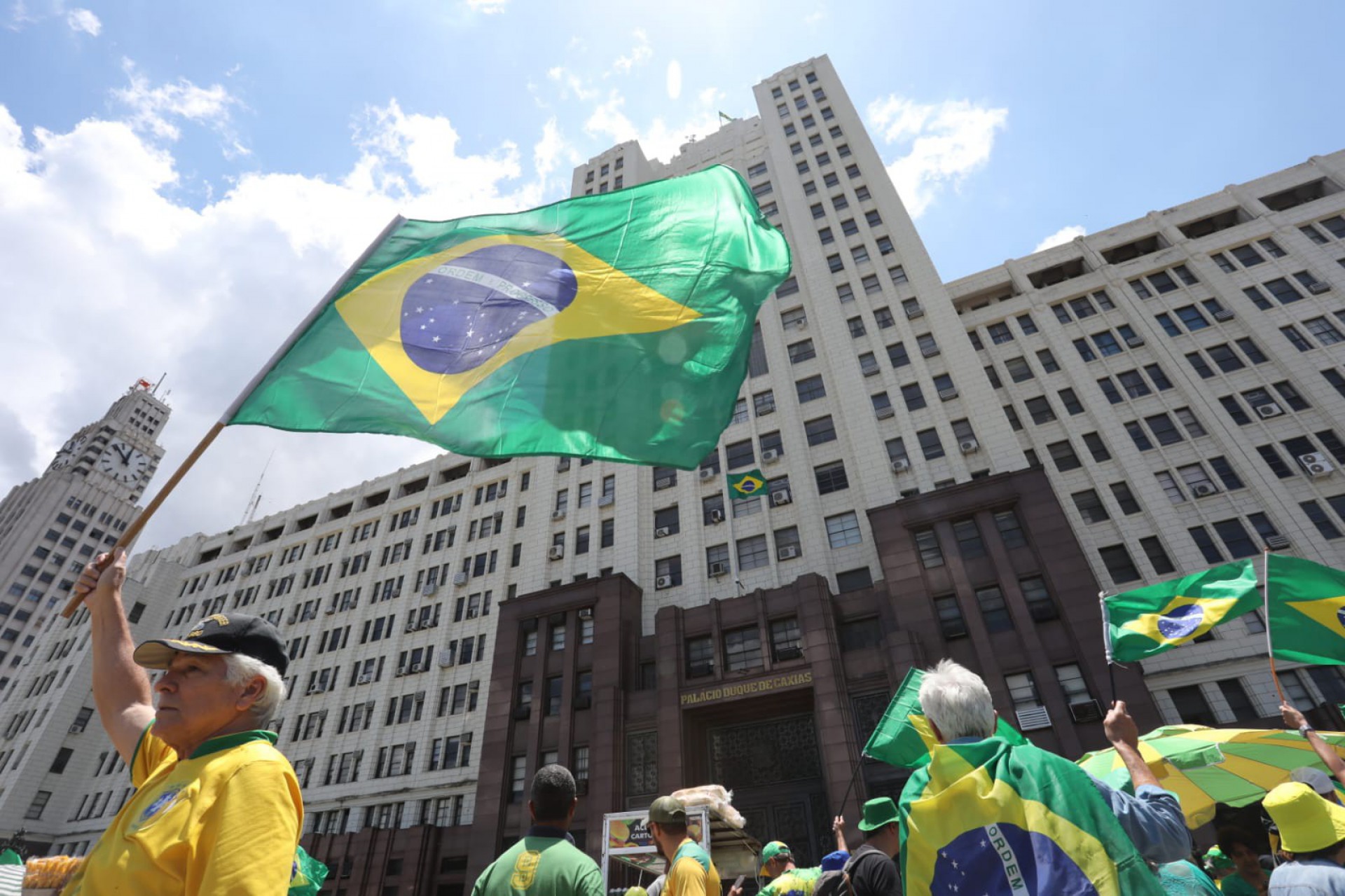 Bolsonaristas estiveram novamente no Centro do Rio para pedir intervenção federal das Forças Armadas, após derrota de Jair Bolsonaro (PL) - Pedro Ivo/Agência O DIA