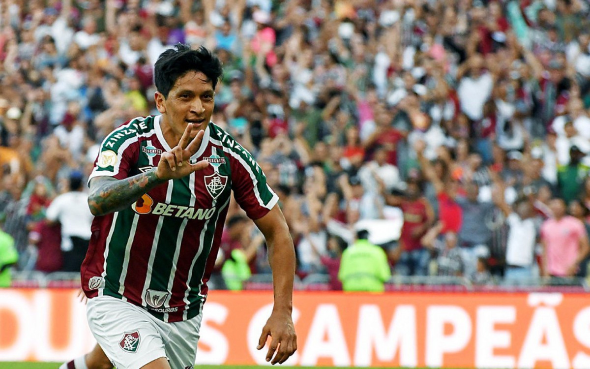 Cano marcou três vezes contra o São Paulo e chegou a 42 gols na temporada