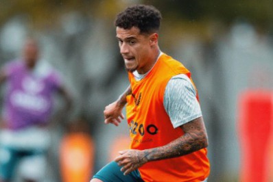 Philippe Coutinho sofre lesão muscular e está fora da Copa do Mundo, afirma portal
