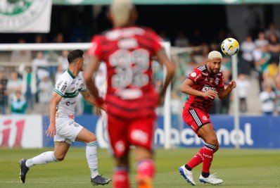 Fabrício Bruno vê Flamengo superior e reclama da arbitragem: 'Picotou o jogo'