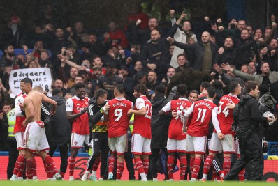 Arsenal vence o Chelsea e reassume liderança da Premier League