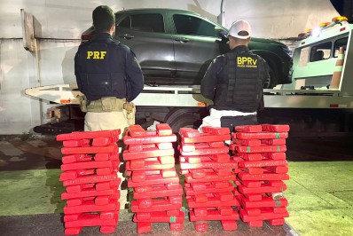 Polícia Rodoviária apreende mais de 100 kg de maconha e recupera carro roubado, em ação no km 78 da BR-101