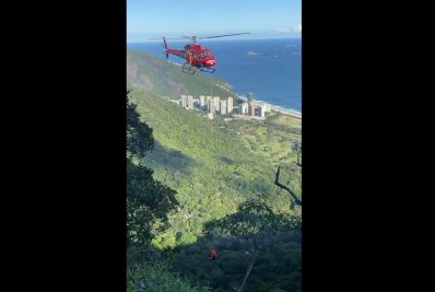 Bombeiros resgatam vítima de queda de parapente na Pedra Bonita