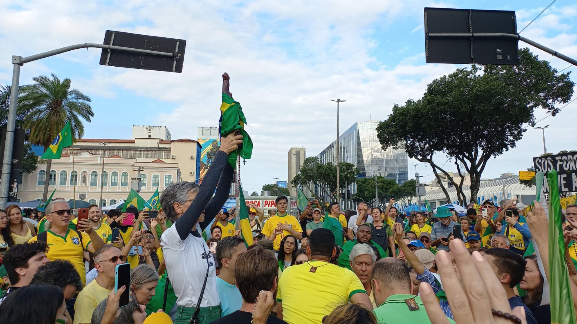 Cássia Kis é vista novamente em manifestação bolsonarista - Reprodução Internet
