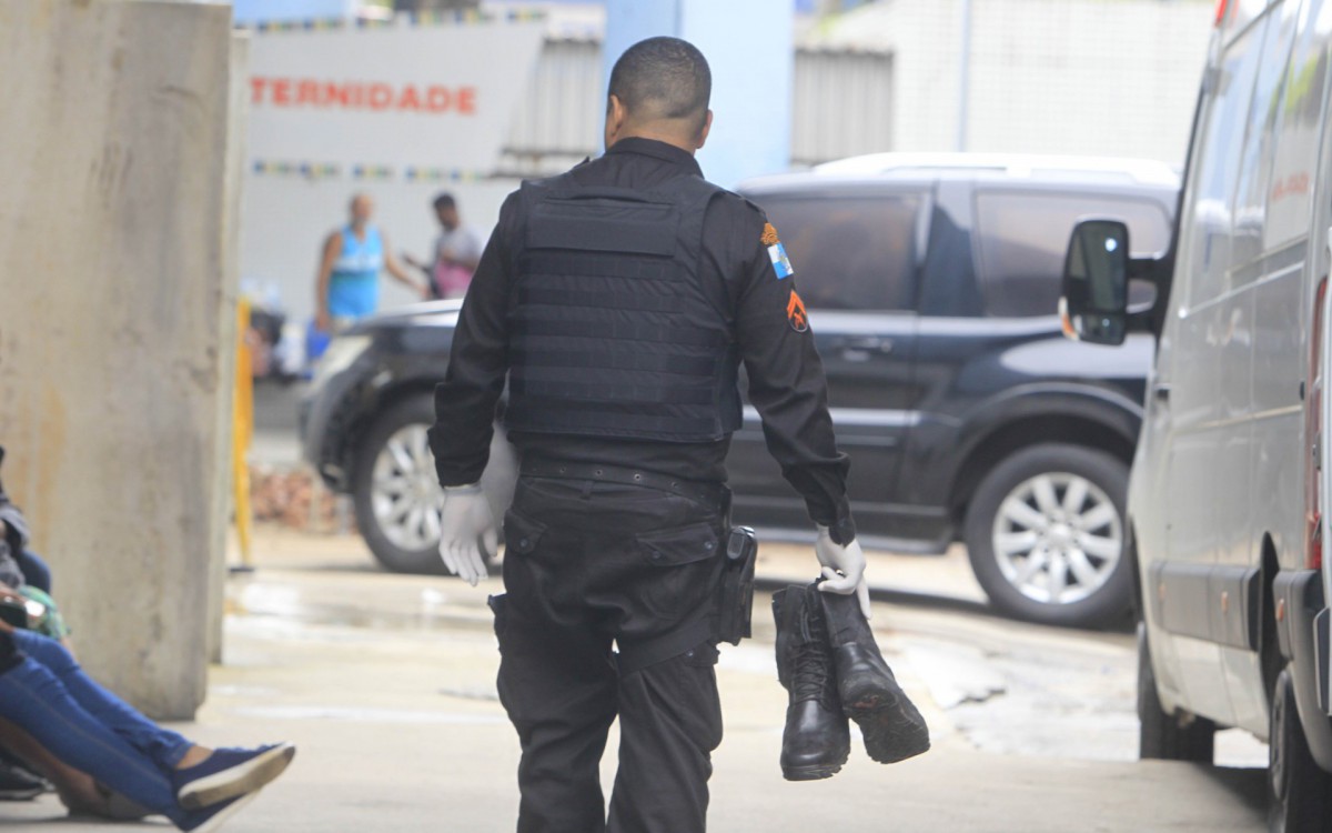 Os cabos Raphael Queles e Leandro dos Santos foram encaminhados ao Hospital Ad&atilde;o Pereira Nunes
