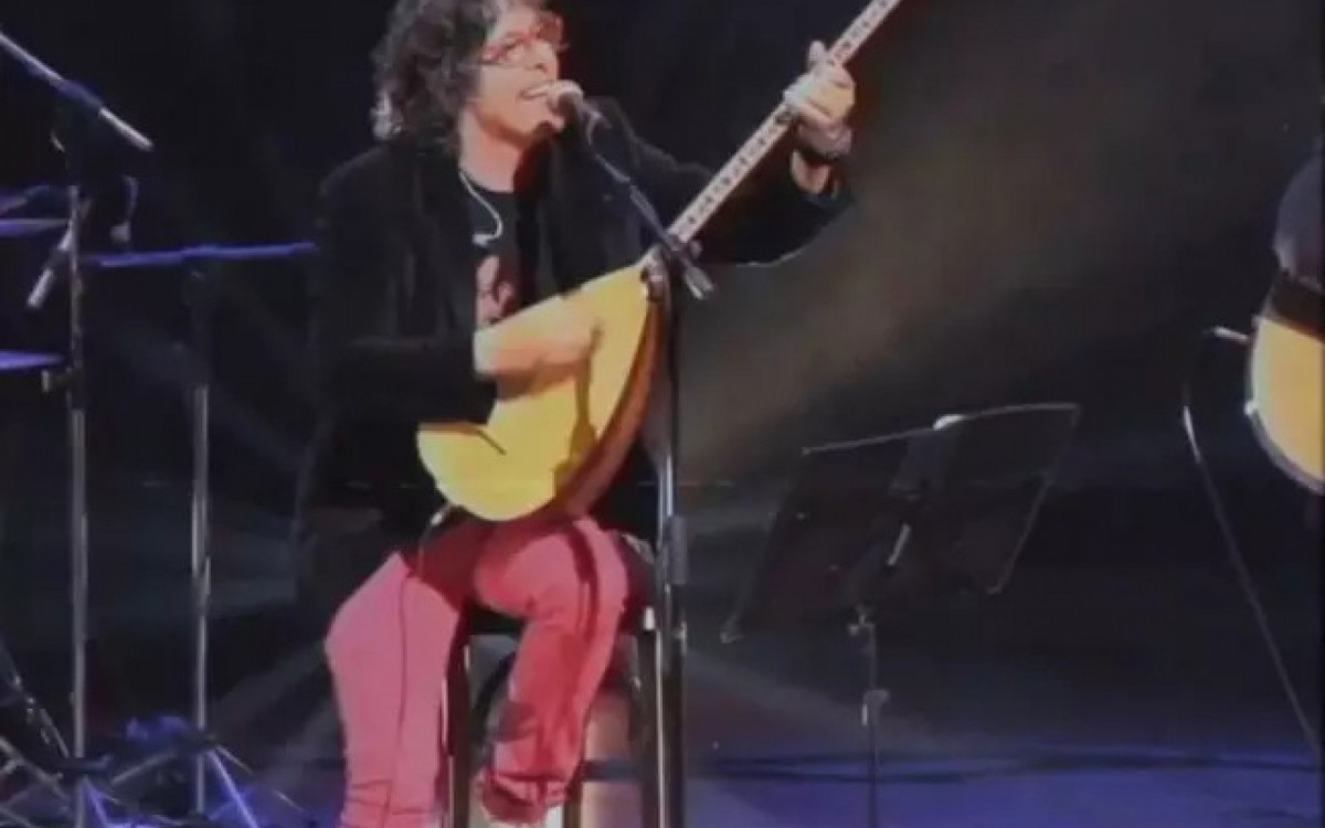 Pai da atriz Mel Lisboa, o cantor Bebeto Alves morreu na madrugada desta segunda-feira, aos 68 anos - Reprodução/YouTube