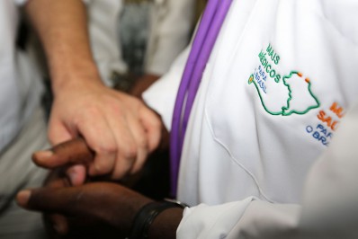 Justiça determina recontratação de profissionais cubanos do programa Mais Médicos