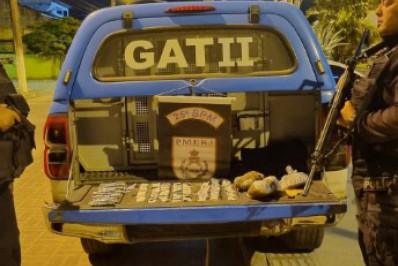 Mulher é presa com cocaína, maconha e crack em Araruama