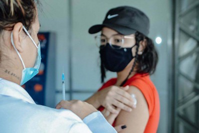 Magé segue aplicando doses de reforço contra Covid-19