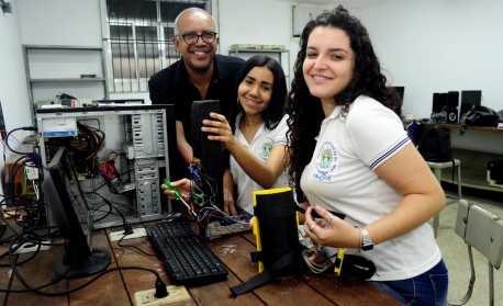 Estudam apresentaram projeto solid&aacute;rio e conquistaram cinco pr&ecirc;mios - Divulga&ccedil;&atilde;o/ FAETEC