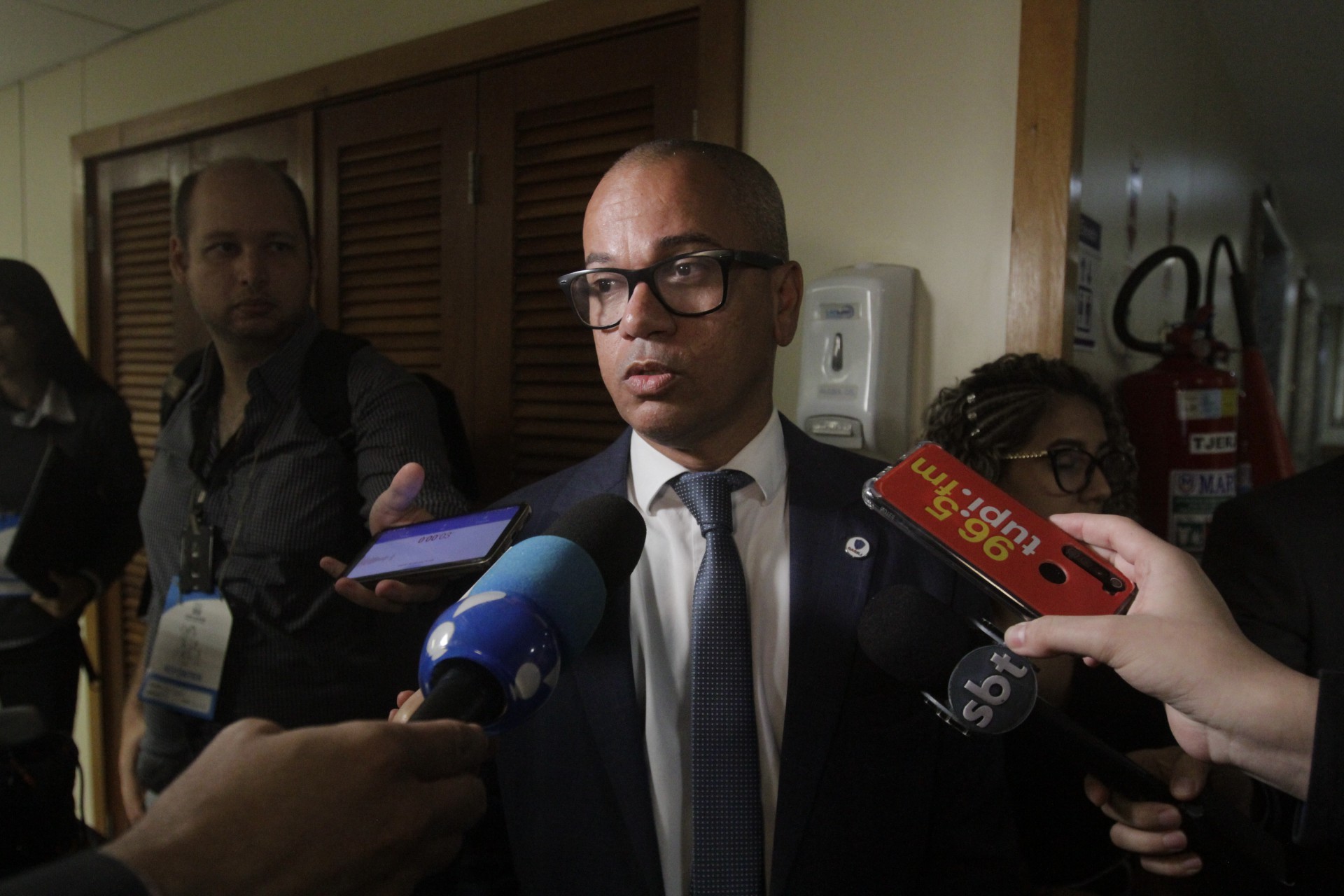 Julgamento de Flordelis acusada de matar o marido com ajuda dos filhos. Os advogados no fórum de Niterói tentavam a todo momento impedir da imprensa fazer imagens dos acusados. Na foto: Ângelo Máximo (Adv. Família do Anderson) - Marcos Porto/Agencia O Dia