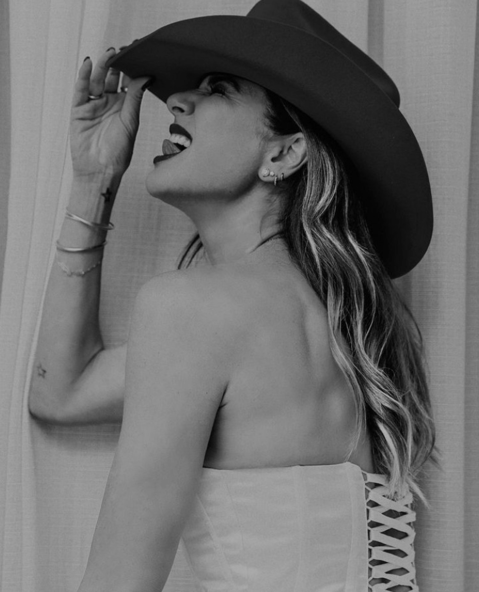 Luciana Gimenez divide opiniões após publicar cliques ousados de lingerie - Reprodução / Instagram