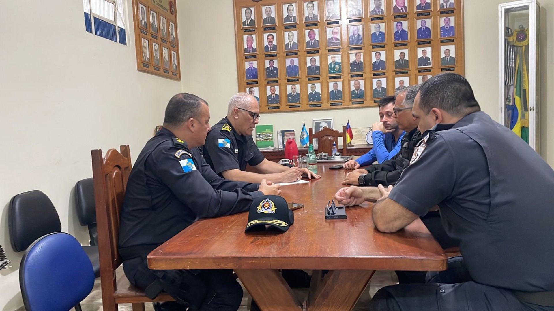 Secretário estadual de Polícia Militar se reúne com os comandantes do 15º BPM (Caxias) e do 20º BPM (Mesquita) - Divulgação / Polícia Militar