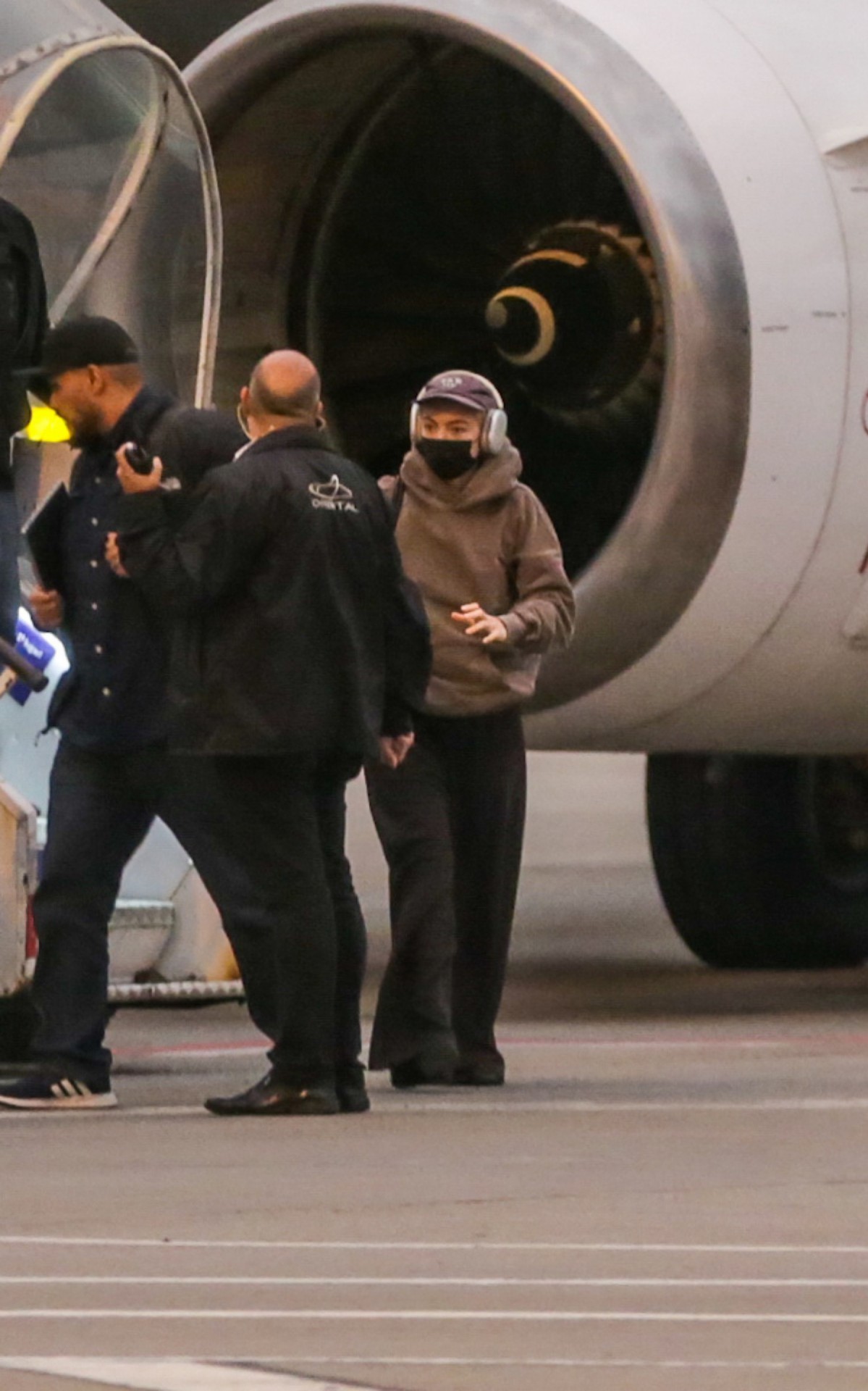 Cantora Lorde desembarca no Rio na tarde desta segunda-feira