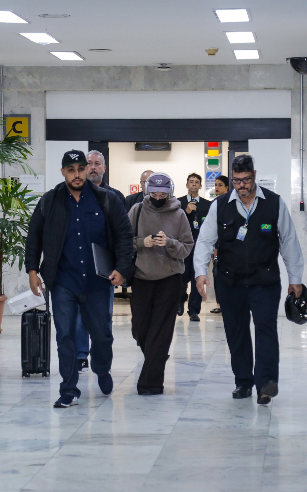 Cantora Lorde desembarca no Rio na tarde desta segunda-feira