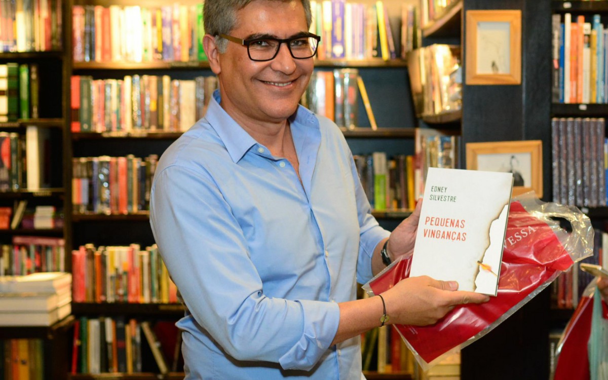 H&eacute;lter Duarte prestigia lan&ccedil;amento do livro de Edney Silvestre