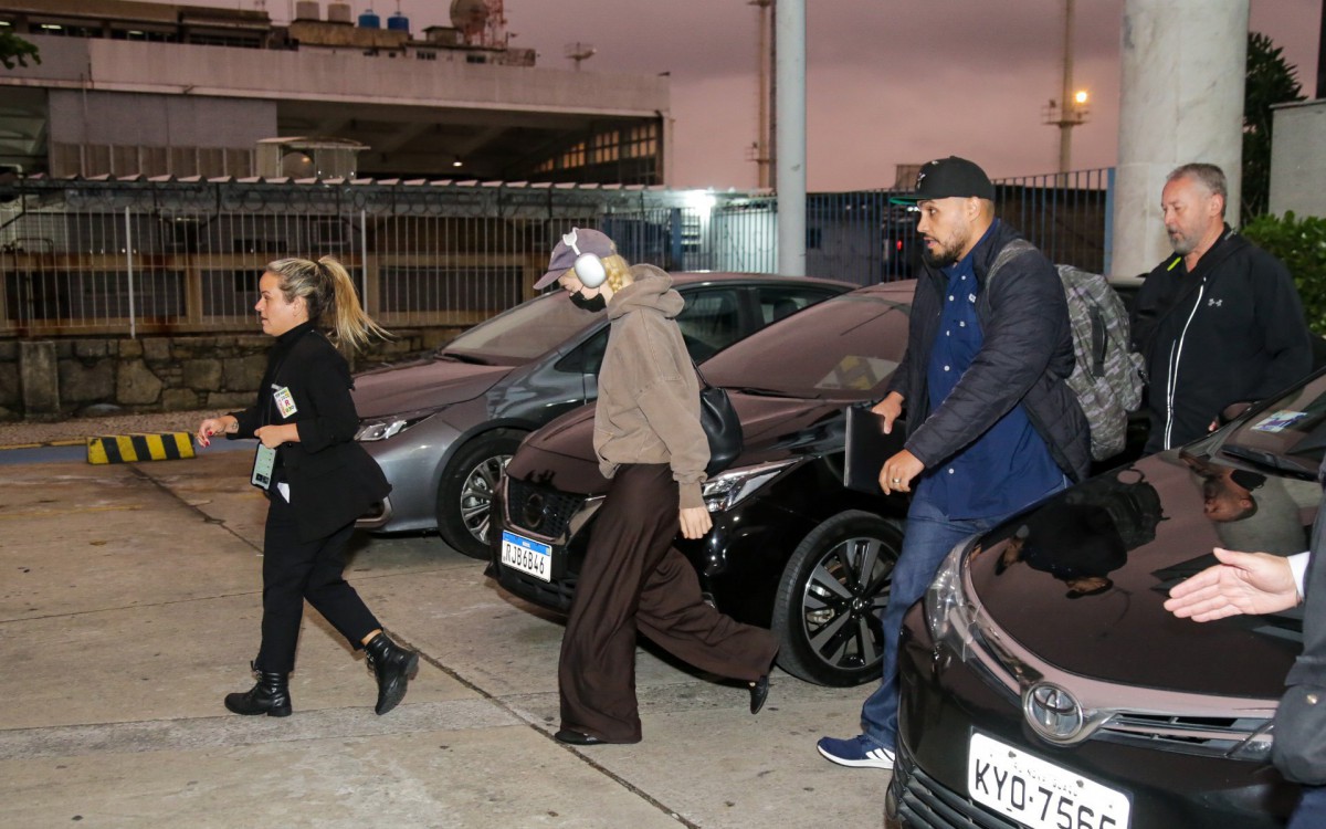 Cantora Lorde desembarca no Rio na tarde desta segunda-feira