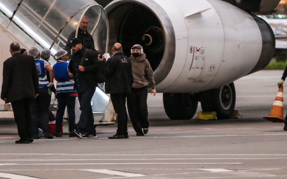 Cantora Lorde desembarca no Rio na tarde desta segunda-feira