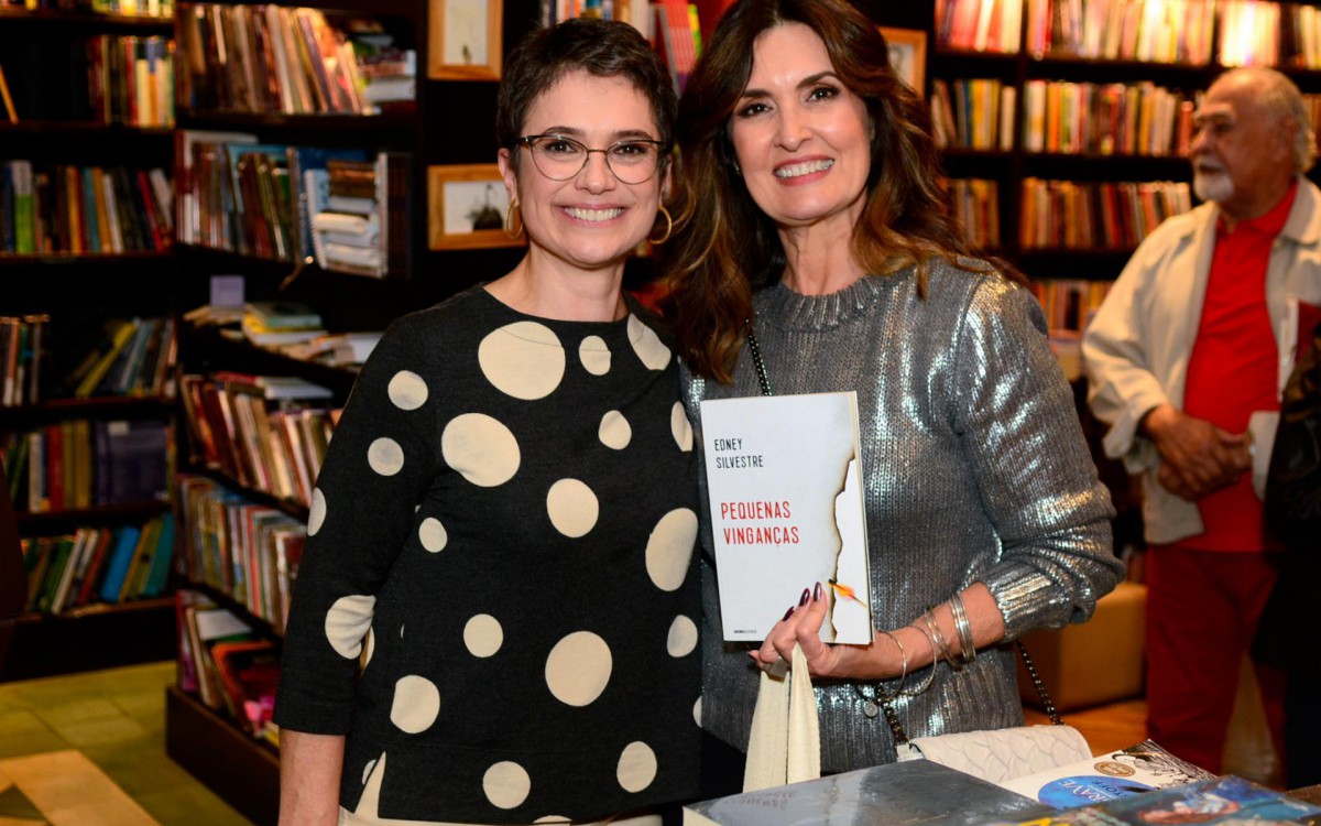Sandra Annenberg e F&aacute;tima Bernardes no lan&ccedil;amento do livro 'Pequenas Lembran&ccedil;as', de Edney Silvestre