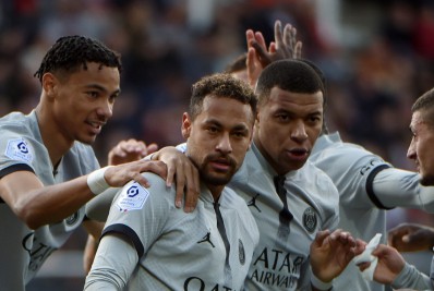 Neymar e Mbappé fazem gesto em jogo do PSG e afastam rumores de crise