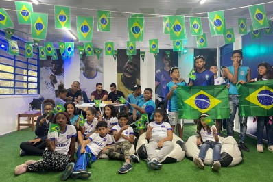 Alunos celebram convocação do gonçalense Vinícius Jr. para a Copa