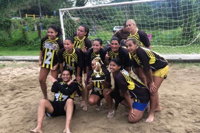 Real Gamboa do Bracuhy conquista torneio feminino de Futebol Society