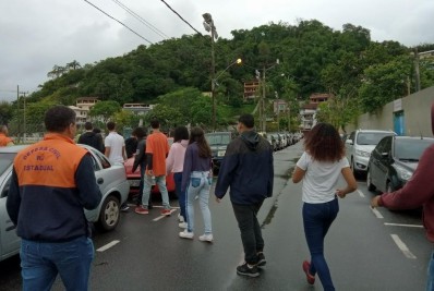 Alunos de escolas públicas de Angra simulam a desocupação das unidades em caso de desastre e incêndios